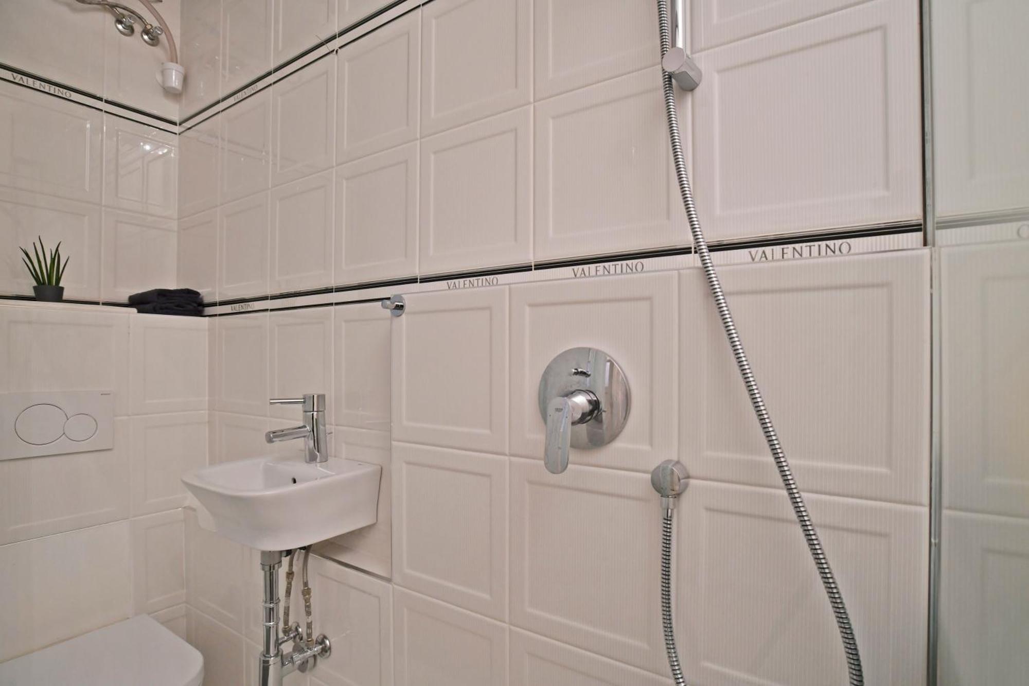 Appartamento Luxuryflat Near Centre On118 Sqm, 3Br,2Bth,8Bed,Ac Budapest Esterno foto